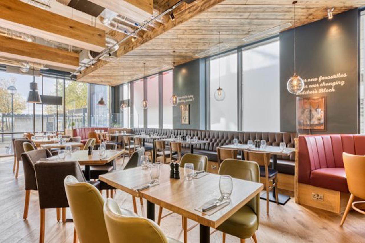Premier Inn Milton Keynes Central ภายนอก รูปภาพ
